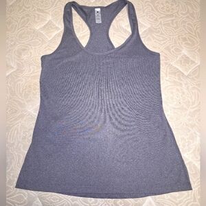 Yogalicious womens tank top in a size medium.  Pre-loved and in great condition